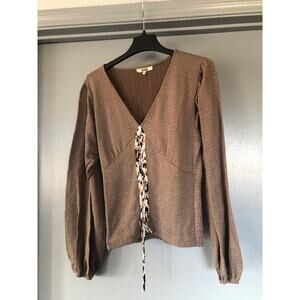 Gimmicks BKE sz L Womens Brown Long Sleeve Top Front Lace V-Neck Babydoll